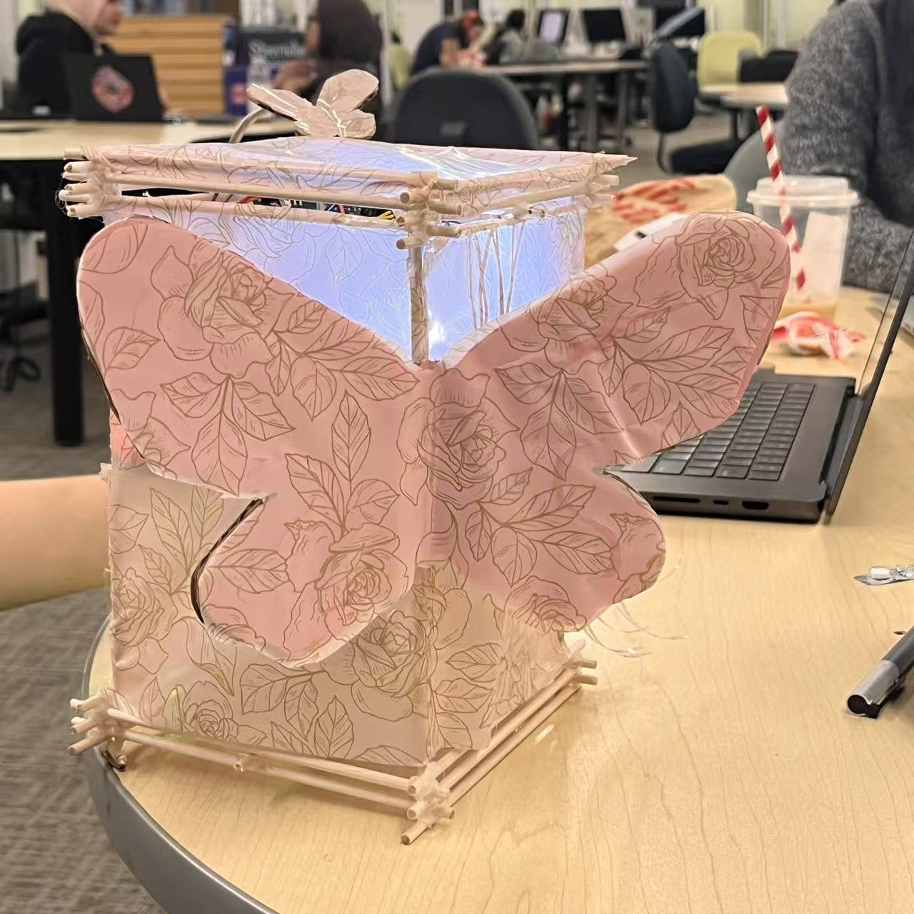 White liaht-responsive ultrasonic sensor