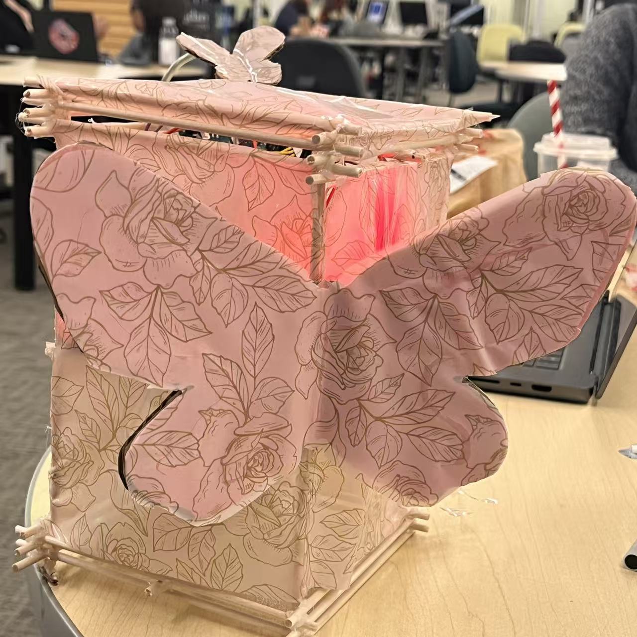 Red liaht-responsive heart-rate sensor